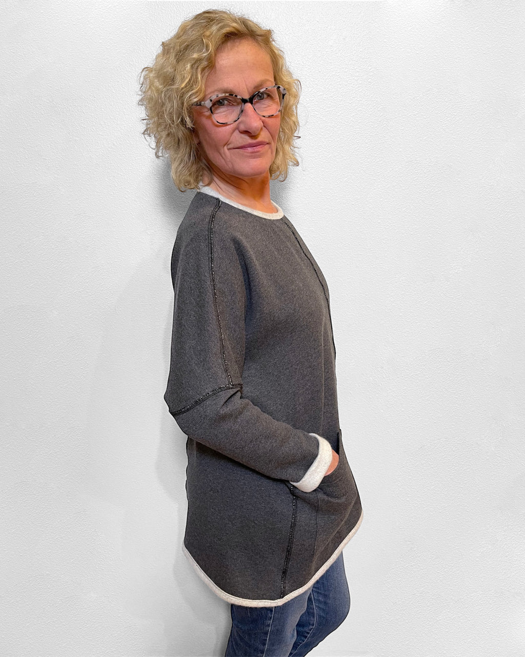 Grey white cozy sweatshirt with detachable collar