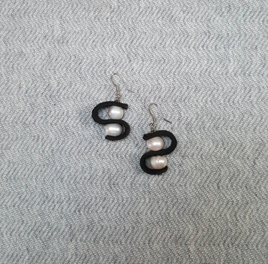 Leather Pearl Earrings - Modern S-Shape Design with Freshwater Pearls