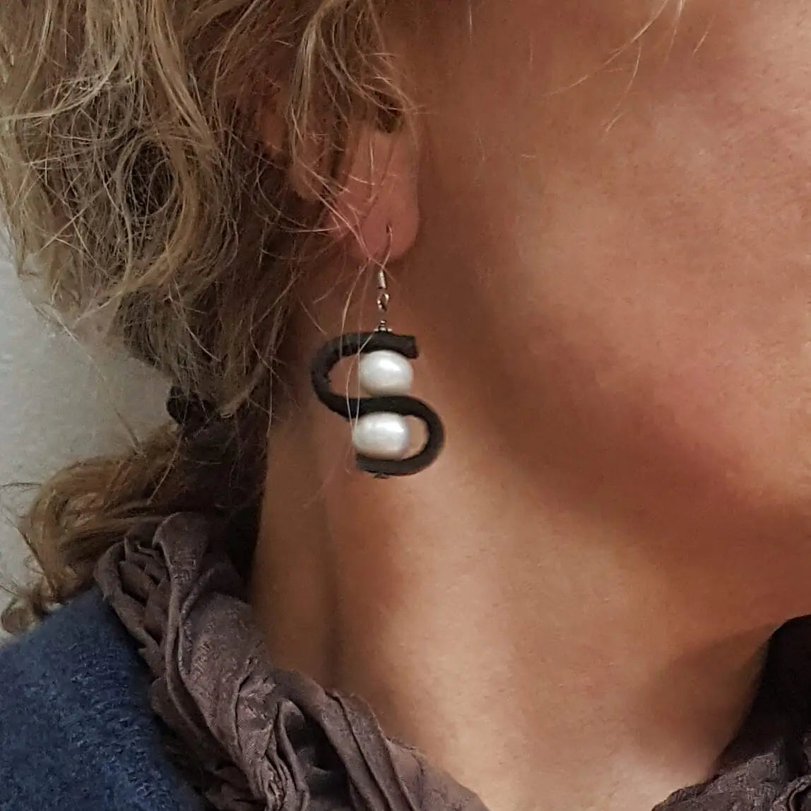 Leather Pearl Earrings - Modern S-Shape Design with Freshwater Pearls